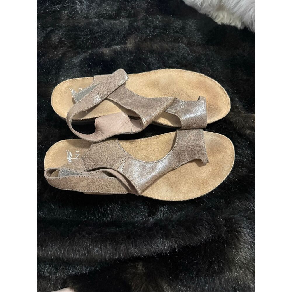Dansko Reece Women's Size 39 8.5 Brown Leather Loop Toe Casual Preppy  Sandals
